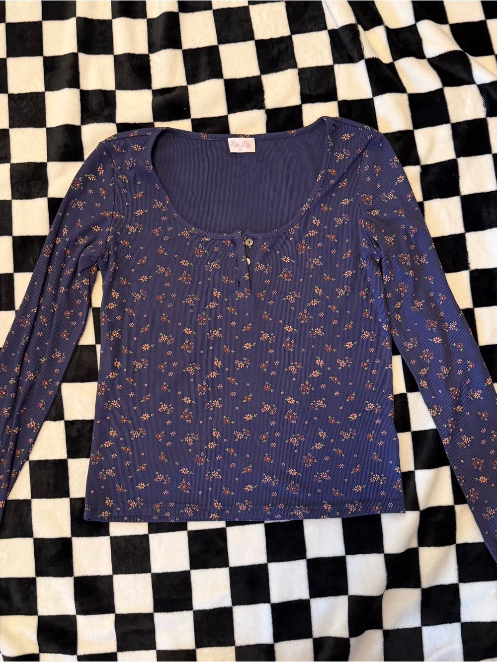 pink lily top